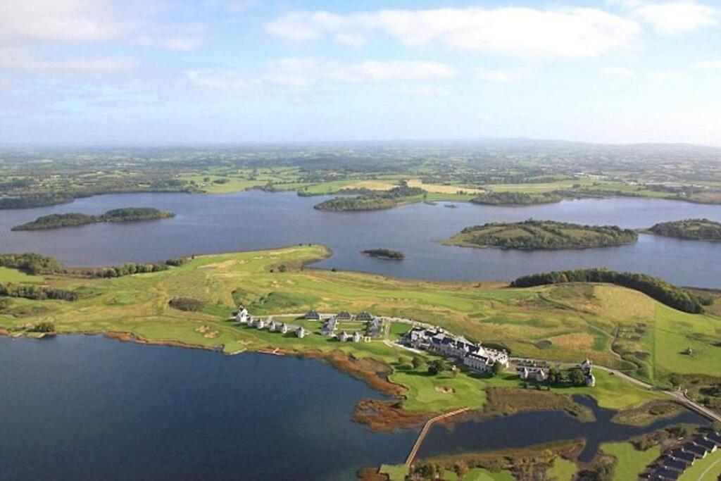 Dovecote Lodge On The 5 Star Lough Erne Resort Ballycassidy ภายนอก รูปภาพ